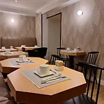 Hotel Mercure Arc De Triomphe Wagram Parigi