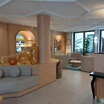 Hotel Mercure Arc De Triomphe Wagram Parigi
