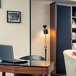 Mercure Arc De Triomphe Wagram Hotel