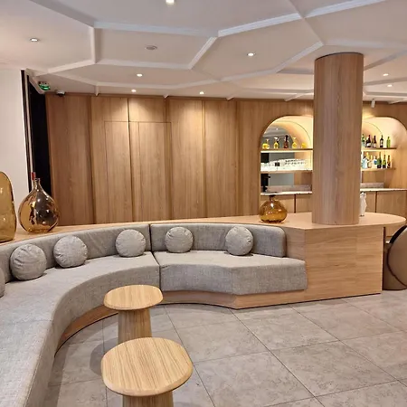 Mercure Arc De Triomphe Wagram 4*