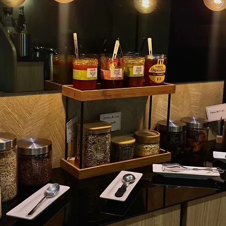 Hotel Mercure Arc De Triomphe Wagram