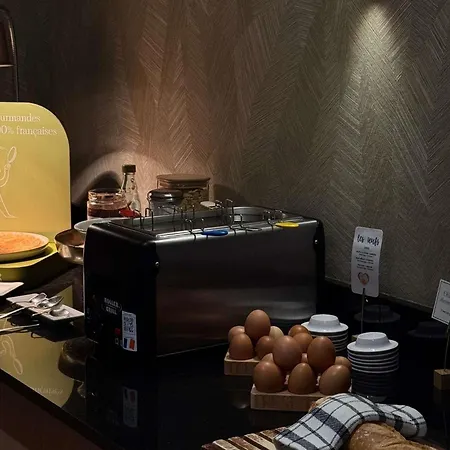 Hotel Mercure Arc De Triomphe Wagram 4*
