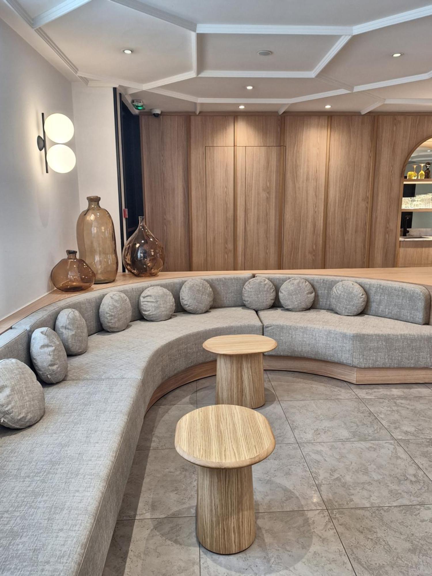 Mercure Arc De Triomphe Wagram Hotel