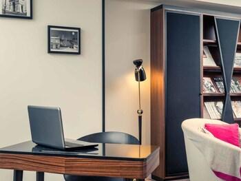 Mercure Arc De Triomphe Wagram Hotel
