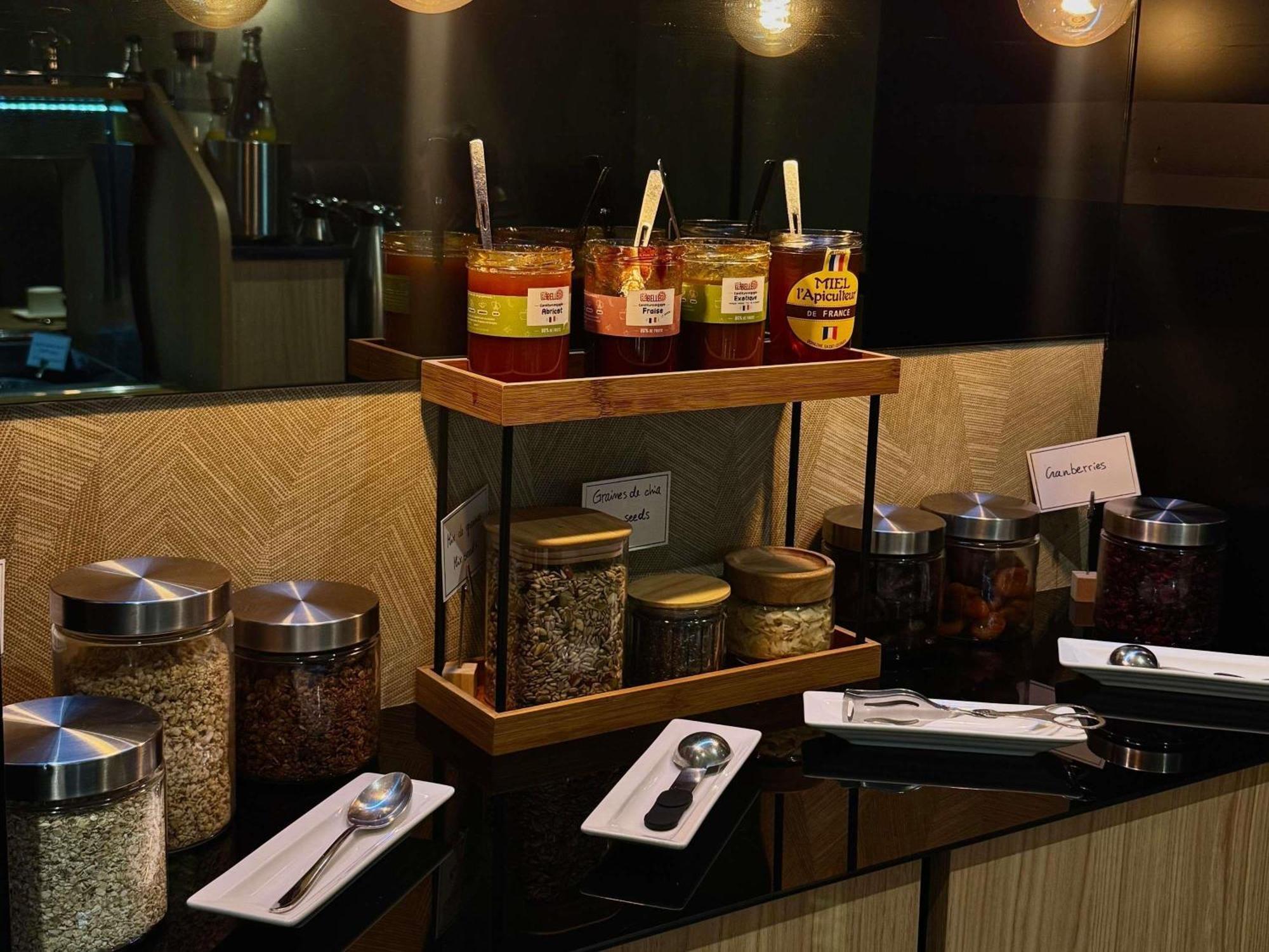 Mercure Arc De Triomphe Wagram Hotel